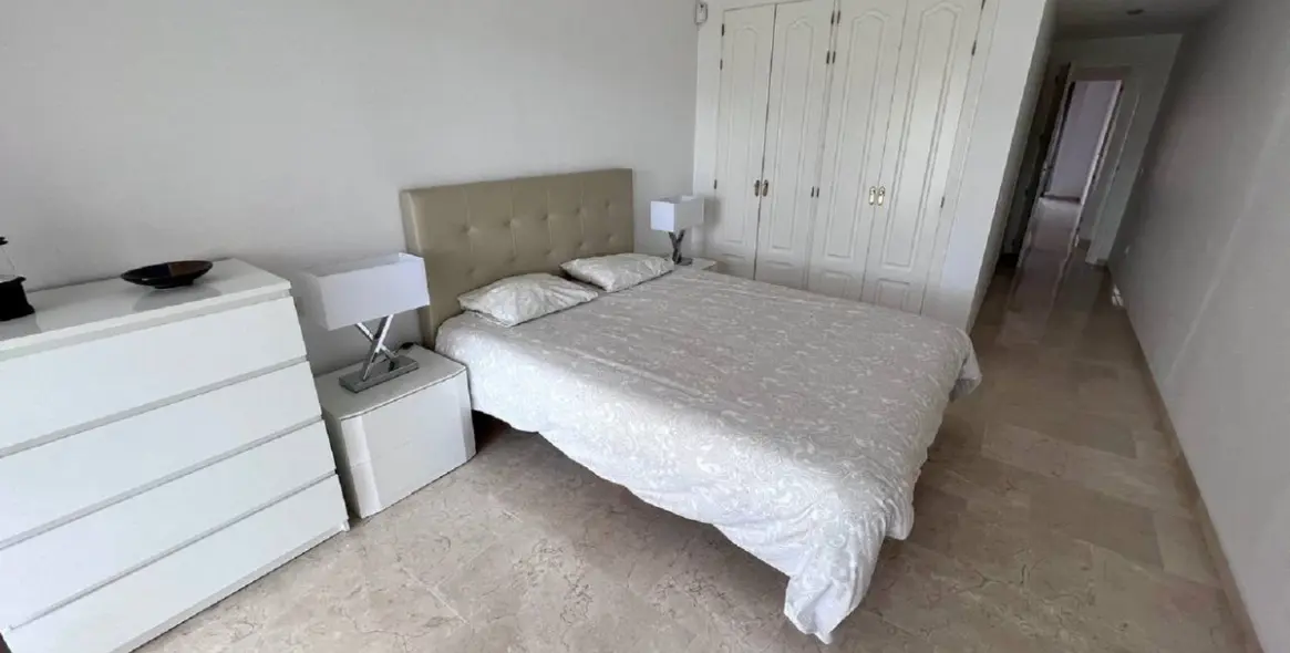Long-term rent of middle floor apartment in El Paraiso 12
