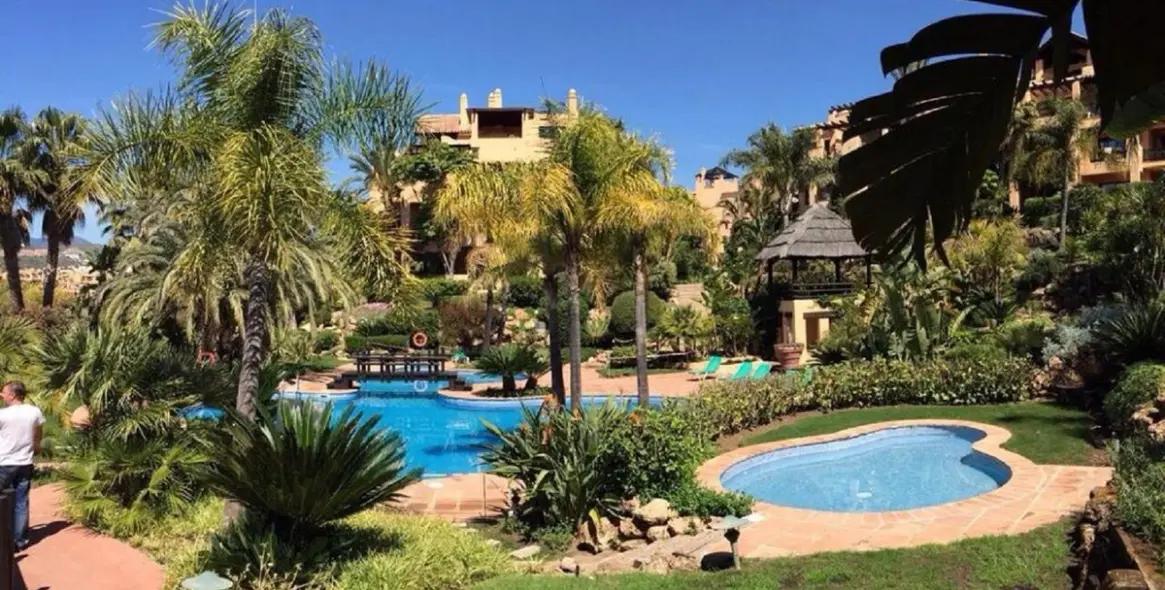 Long-term rent of middle floor apartment in El Paraiso 23