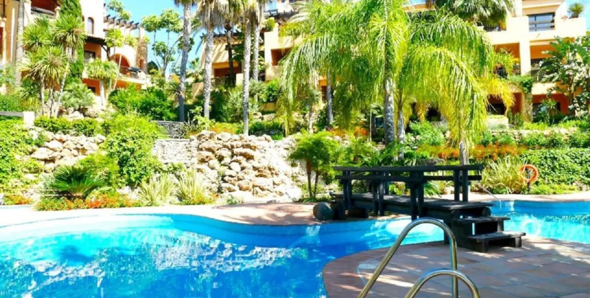 Long-term rent of middle floor apartment in El Paraiso 24