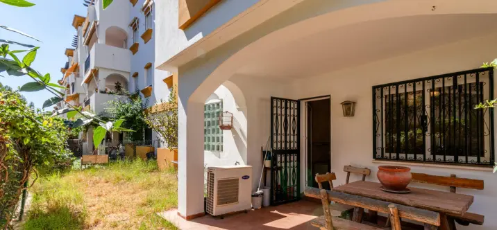 Sale of middle floor apartment in Marbella 0