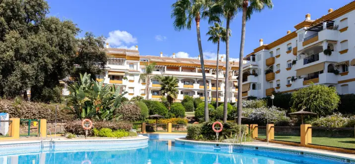 Sale of middle floor apartment in Marbella 1
