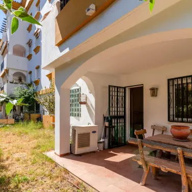 Продажа апартаментов на среднем этаже в Marbella