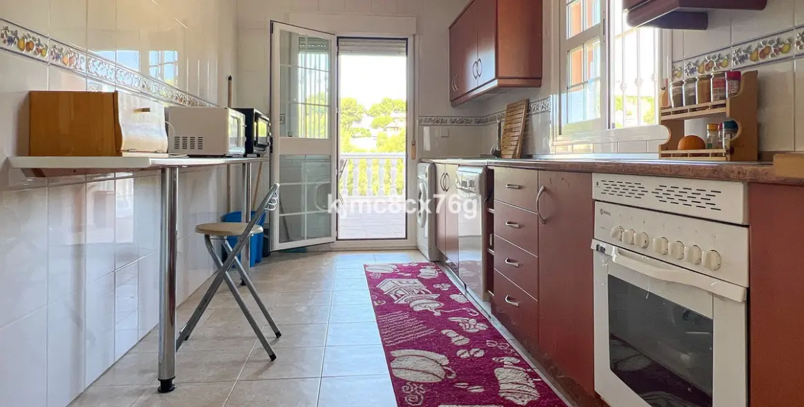 Sale of detached villa in Calahonda 9