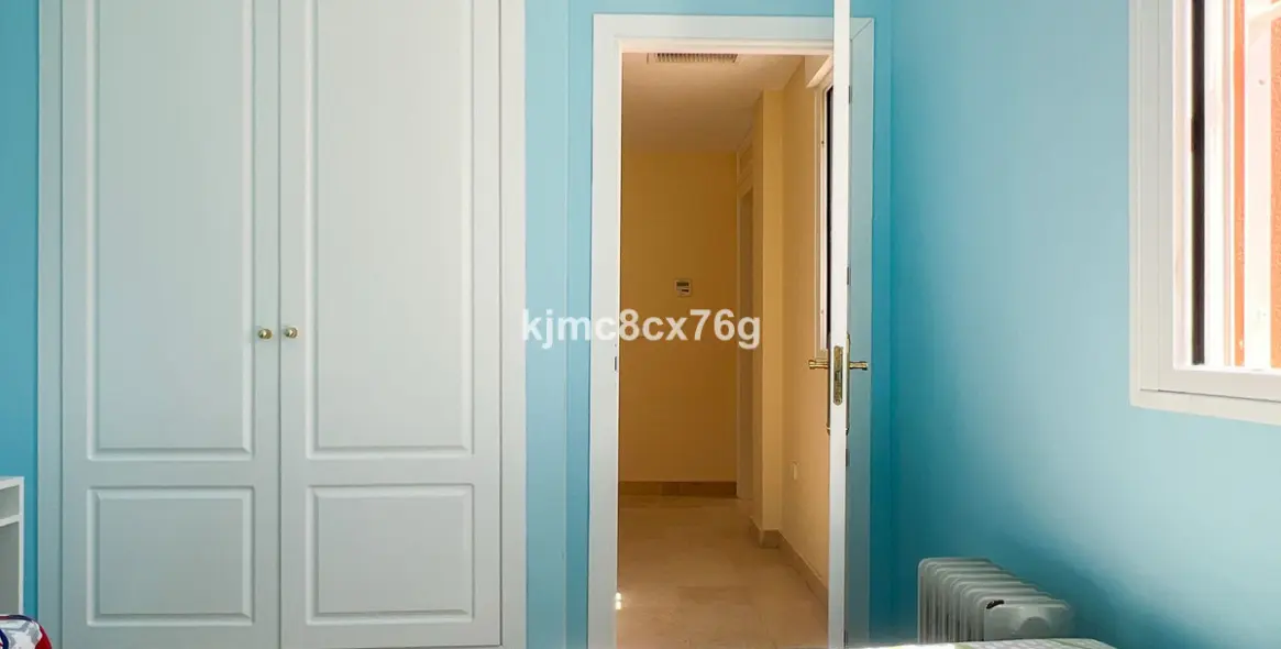 Sale of detached villa in Calahonda 20