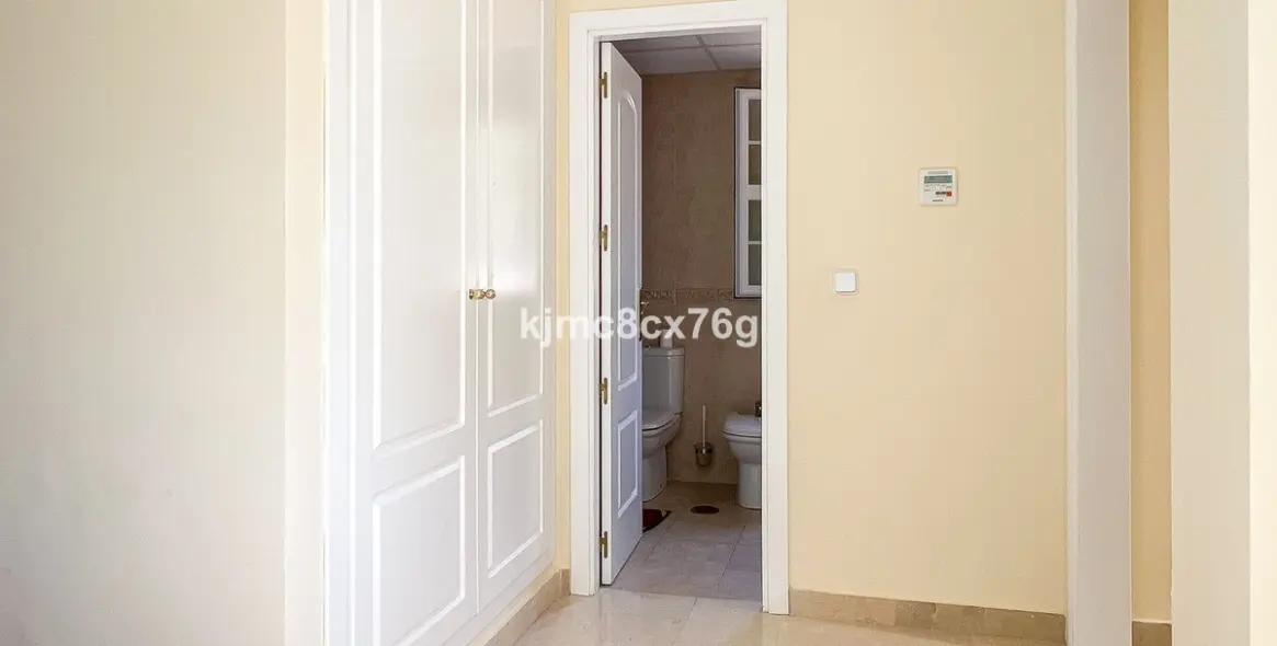 Sale of detached villa in Calahonda 21