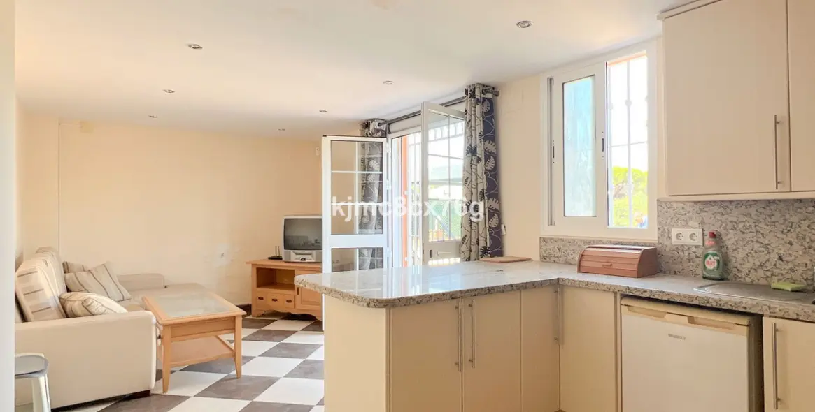 Sale of detached villa in Calahonda 48