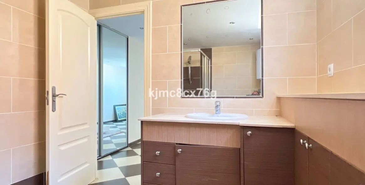 Sale of detached villa in Calahonda 54