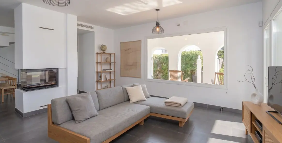Sale of detached villa in El Faro 6