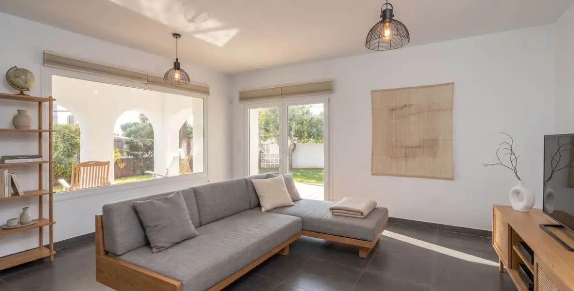 Sale of detached villa in El Faro 7