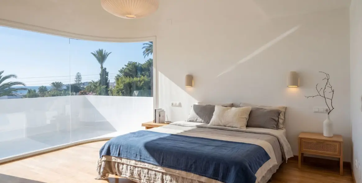 Sale of detached villa in El Faro 16