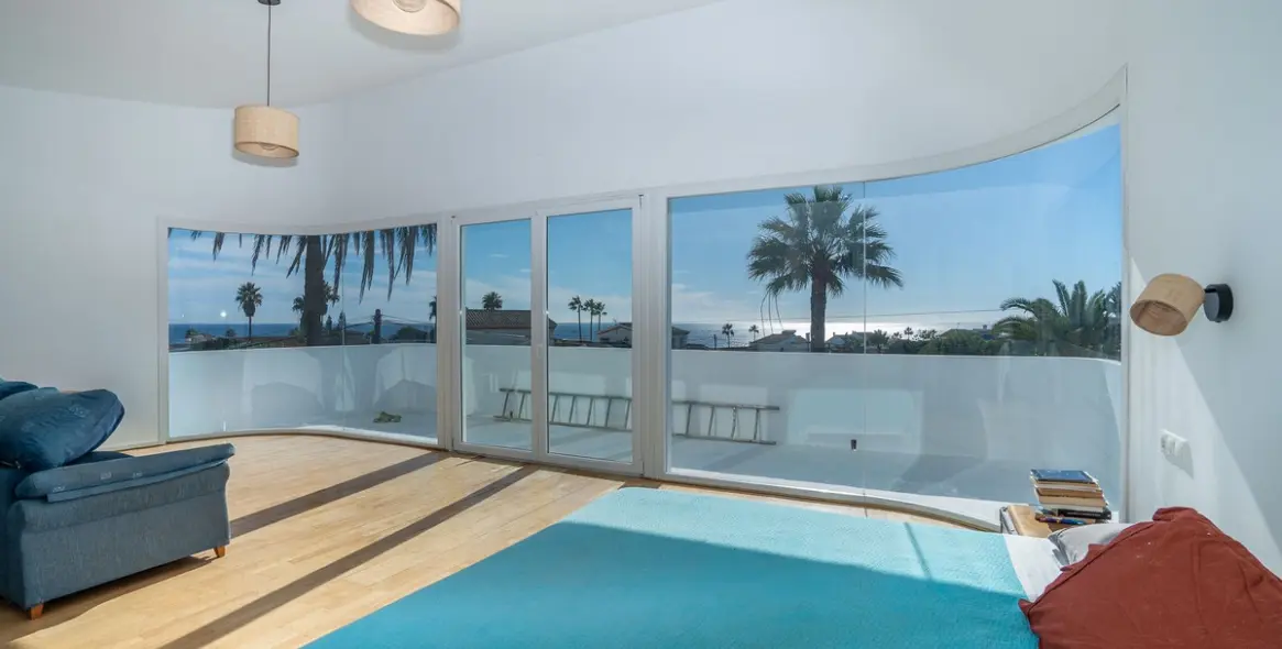Sale of detached villa in El Faro 17