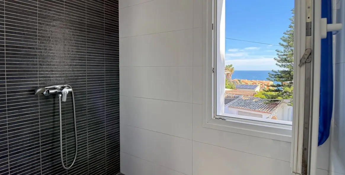 Sale of detached villa in El Faro 26