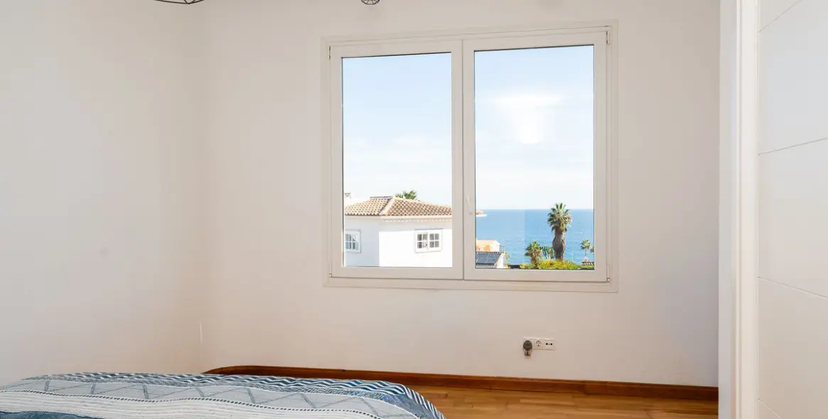 Sale of detached villa in El Faro 28
