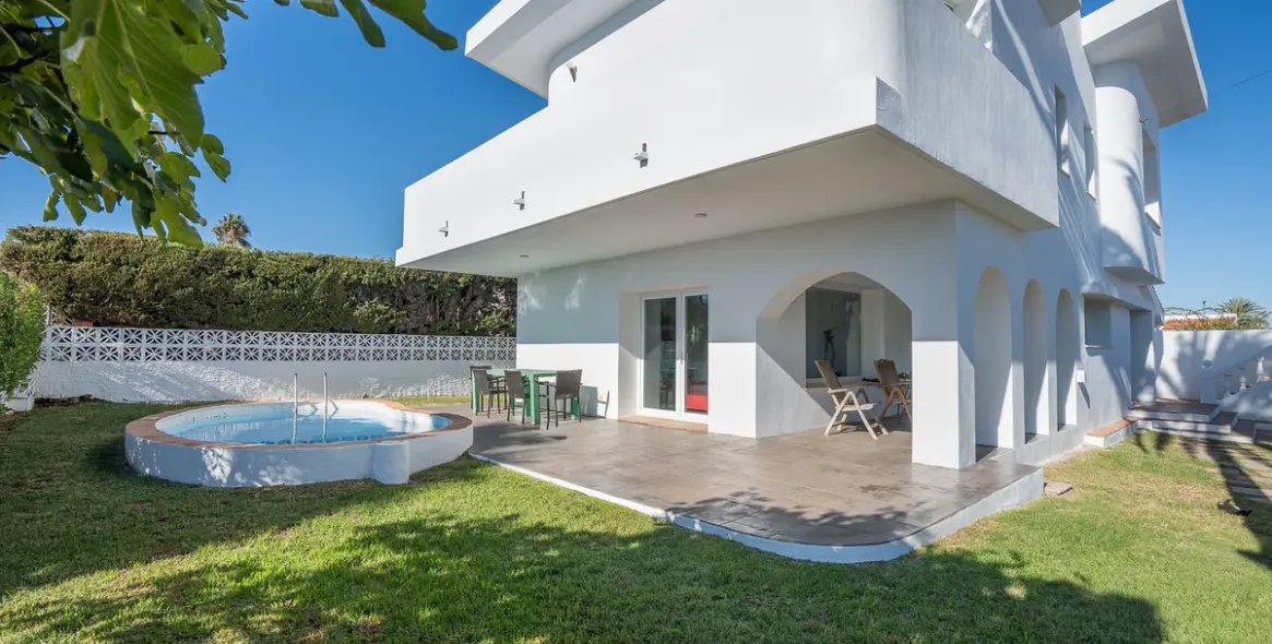Sale of detached villa in El Faro 36