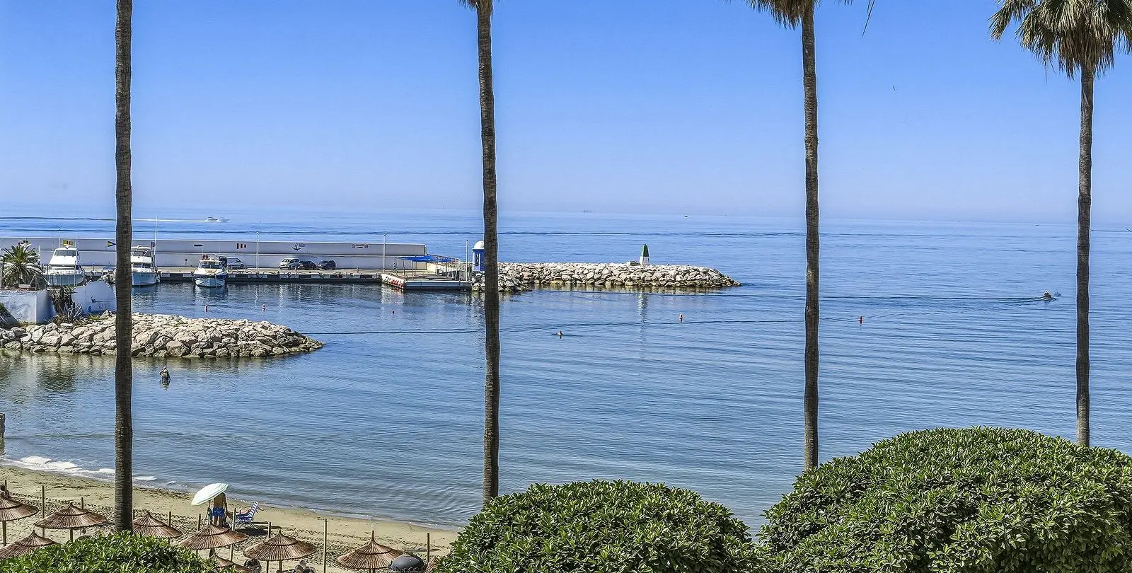 Sale of middle floor apartment in Marbella 1