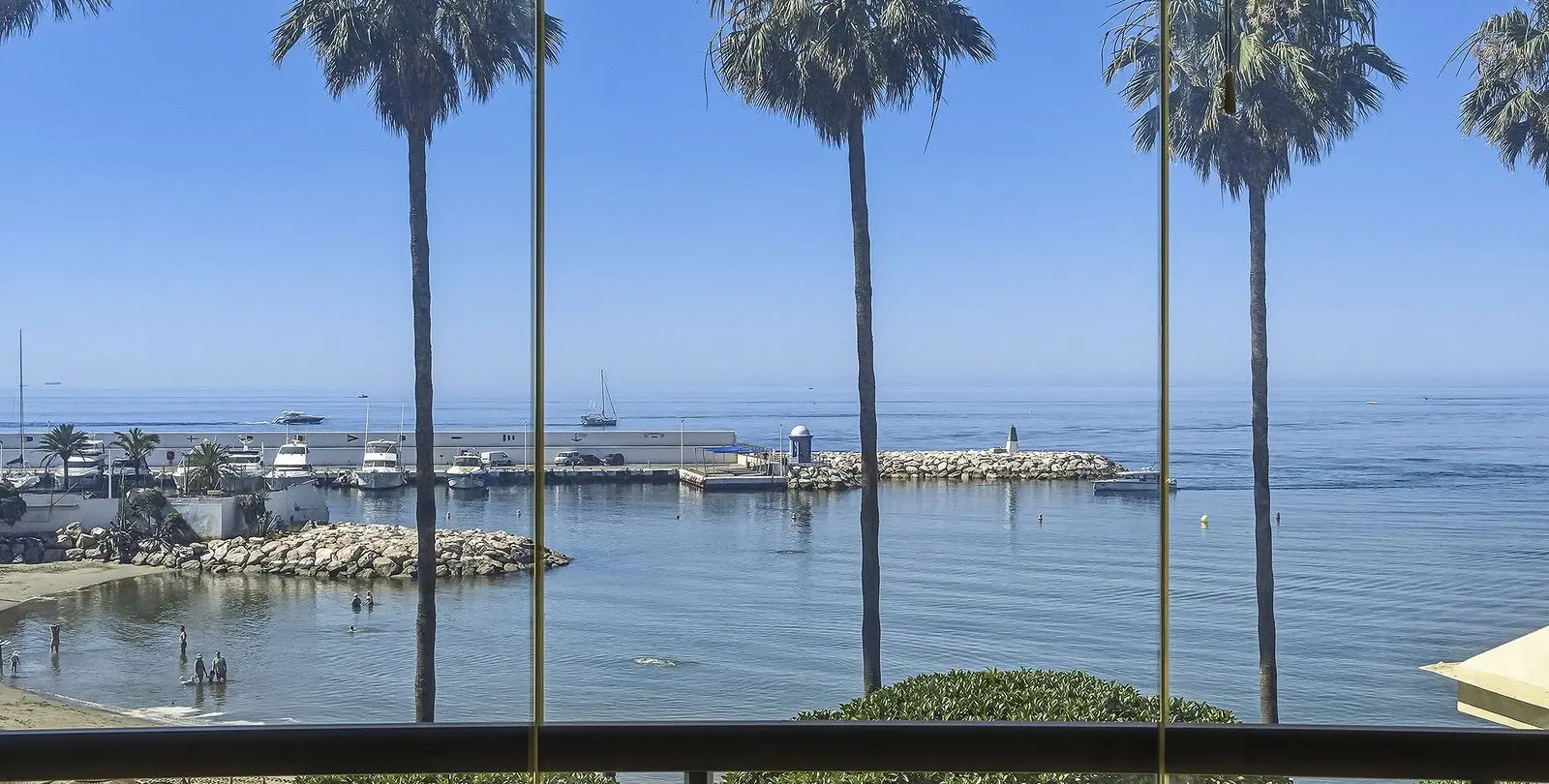 Sale of middle floor apartment in Marbella 26