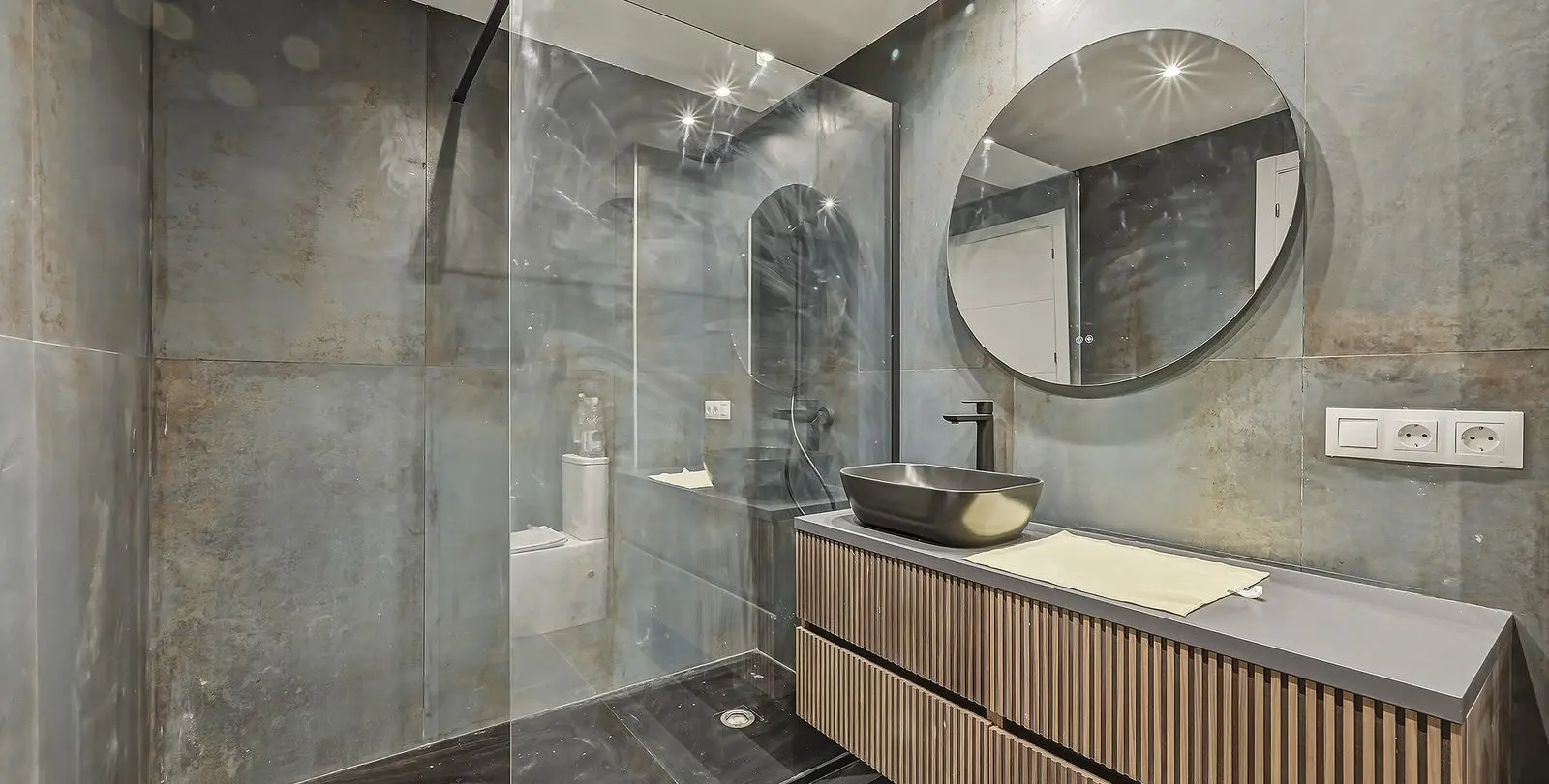 Sale of middle floor apartment in Marbella 28