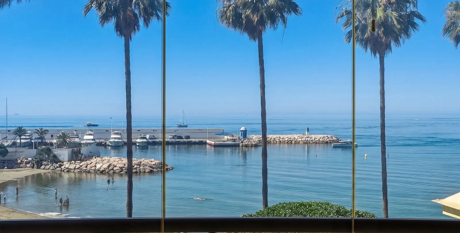 Sale of middle floor apartment in Marbella 32