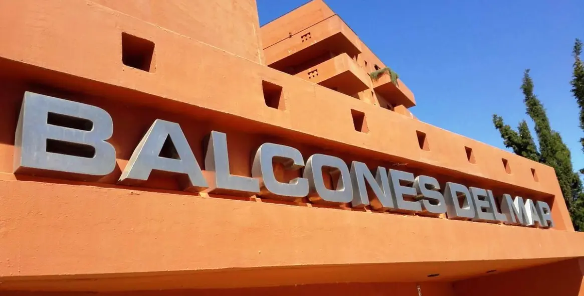 Alquiler a corto plazo de apartamento en planta media en Estepona 2