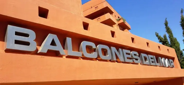 Alquiler a corto plazo de apartamento en planta media en Estepona 1