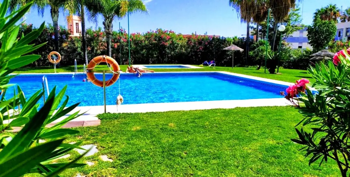 Alquiler a corto plazo de apartamento en planta media en Estepona 4
