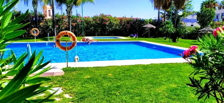 Alquiler a corto plazo de apartamento en planta media en Estepona 3