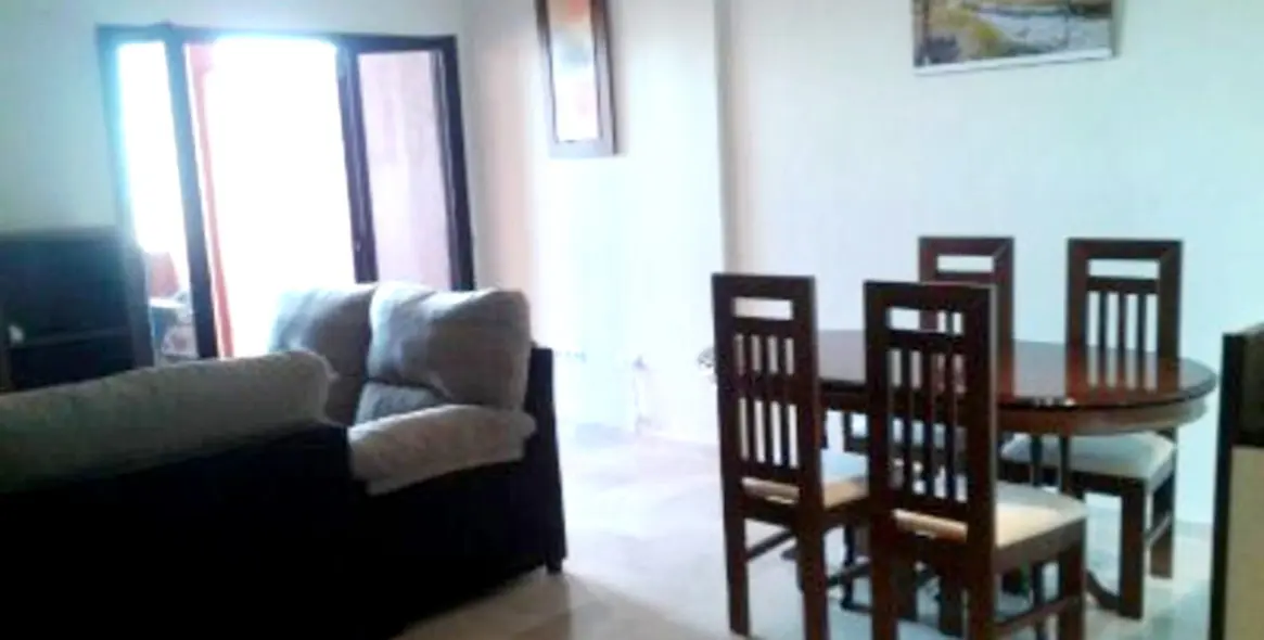 Alquiler a corto plazo de apartamento en planta media en Estepona 5