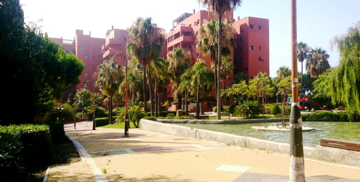 Alquiler a corto plazo de apartamento en planta media en Estepona 8