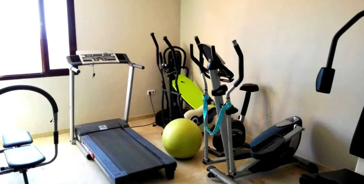 Alquiler a corto plazo de apartamento en planta media en Estepona 13