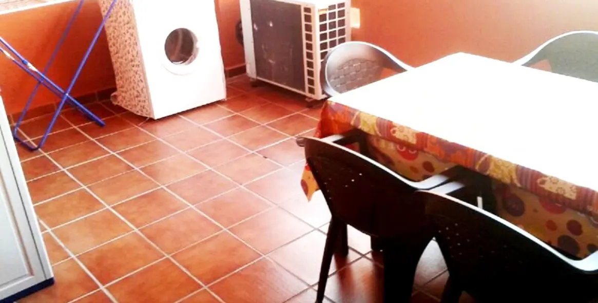 Alquiler a corto plazo de apartamento en planta media en Estepona 17