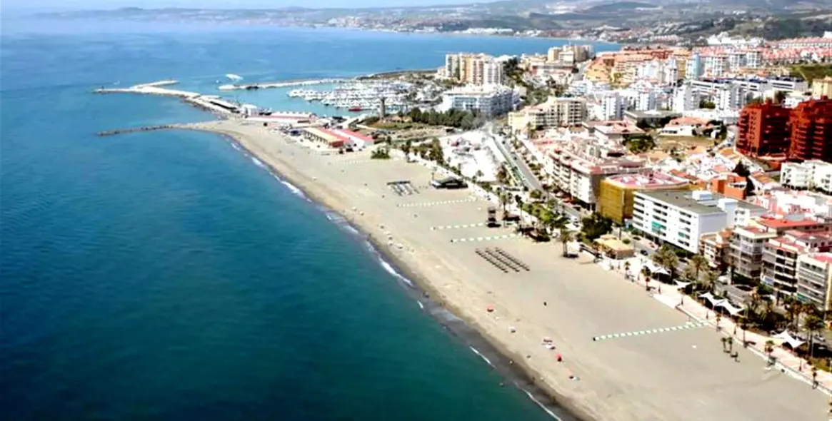 Alquiler a corto plazo de apartamento en planta media en Estepona 18