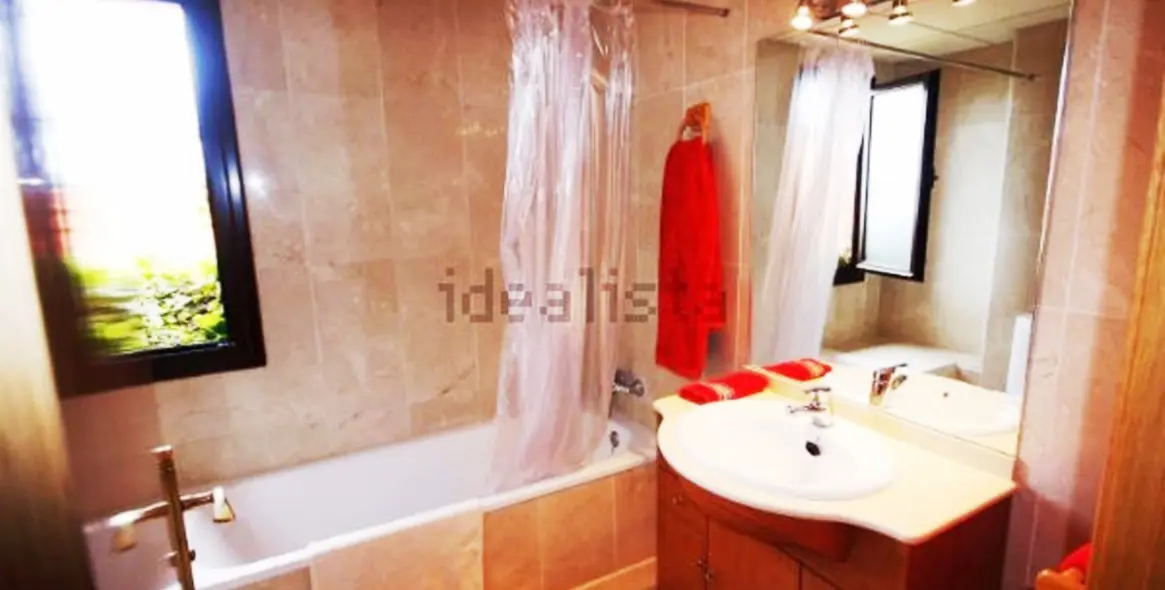 Alquiler a corto plazo de apartamento en planta media en Estepona 23