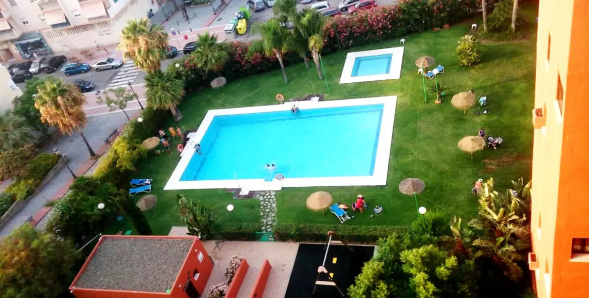 Alquiler a corto plazo de apartamento en planta media en Estepona 28