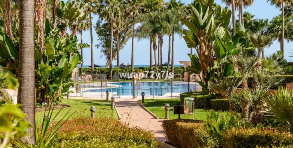 Long-term rent of middle floor apartment in Estepona 1