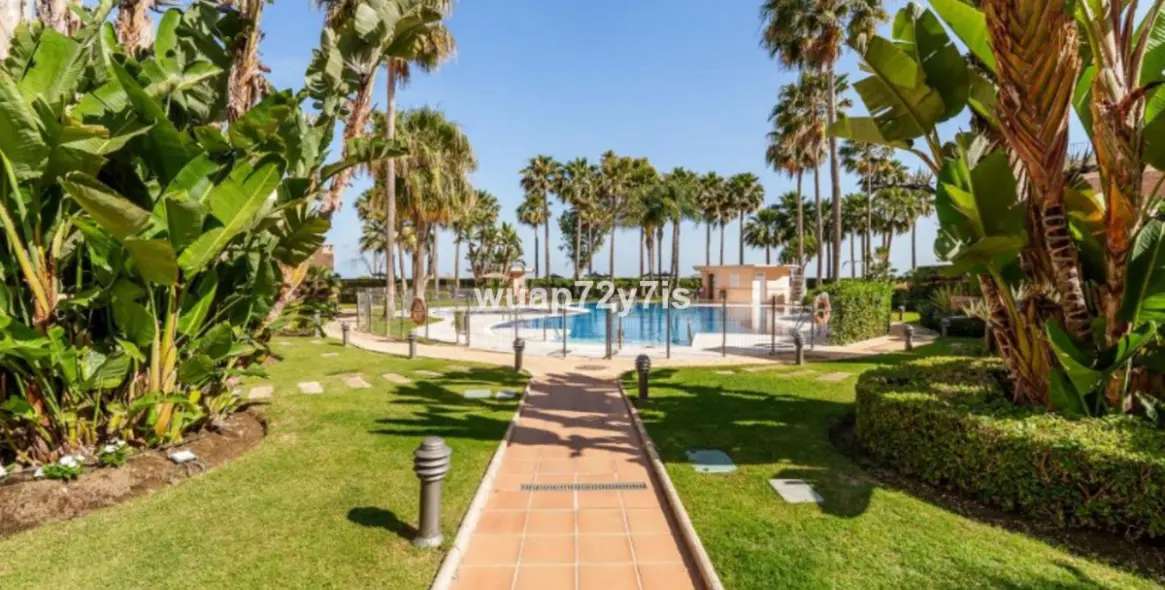 Long-term rent of middle floor apartment in Estepona 2