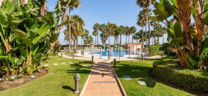 Long-term rent of middle floor apartment in Estepona 1