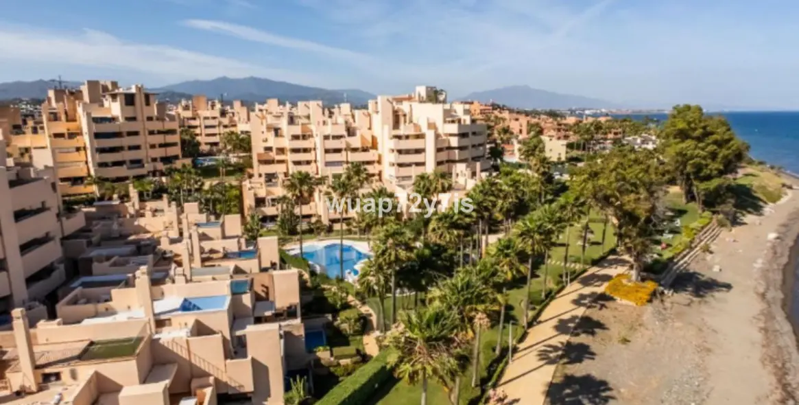 Long-term rent of middle floor apartment in Estepona 5