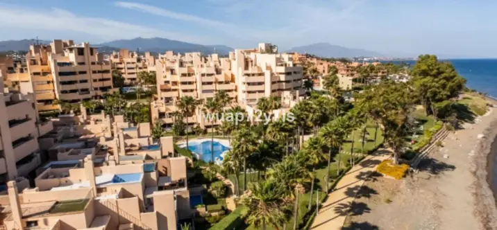Long-term rent of middle floor apartment in Estepona 4