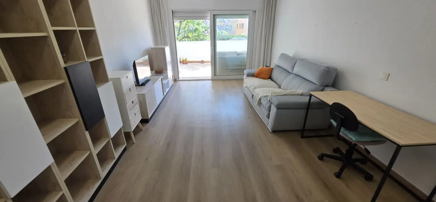 Venta de apartamento en planta media en The Golden Mile 1