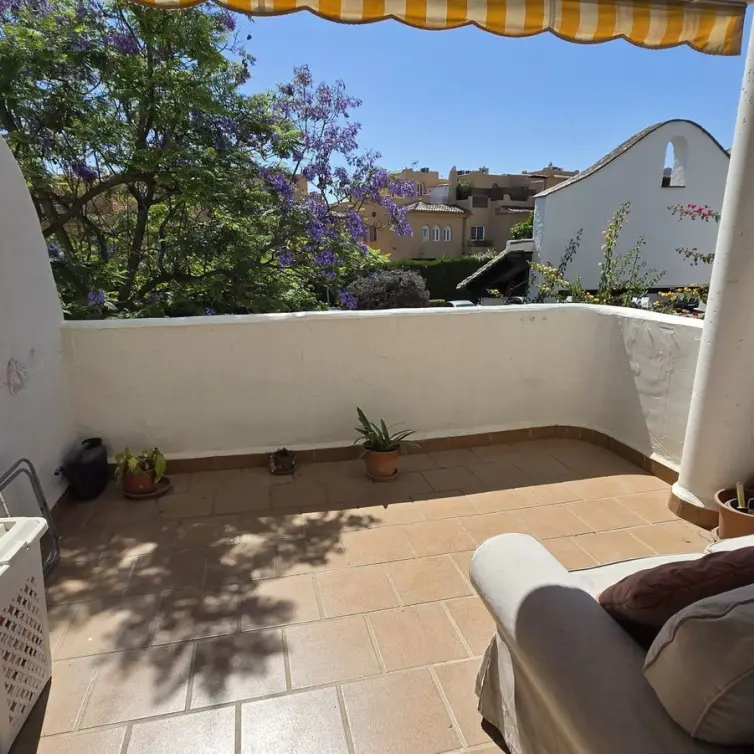 Venta de apartamento en planta media en The Golden Mile