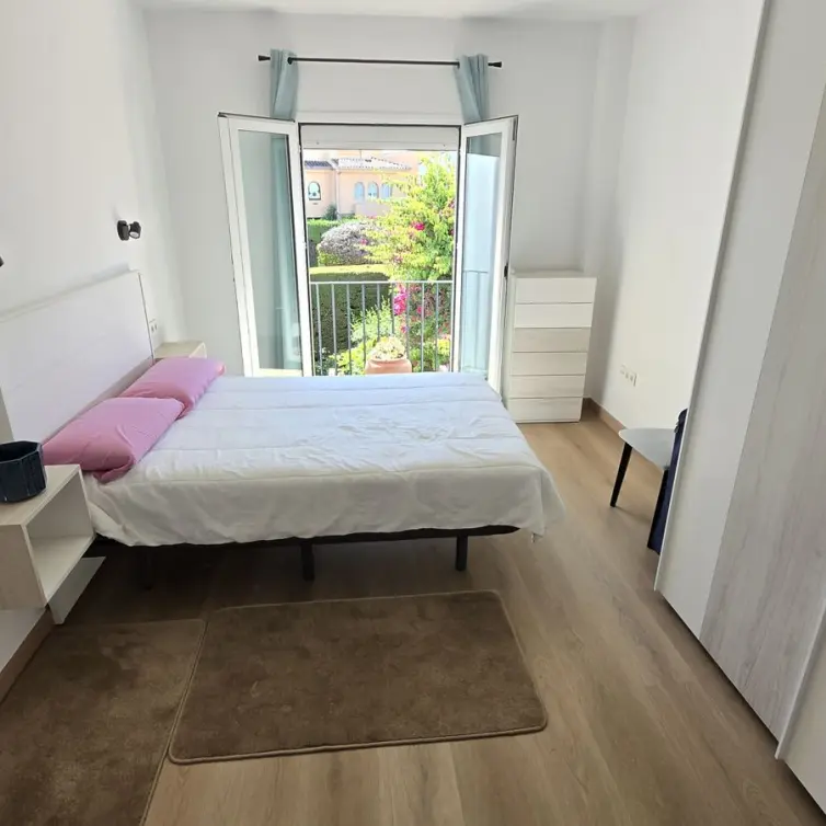 Venta de apartamento en planta media en The Golden Mile