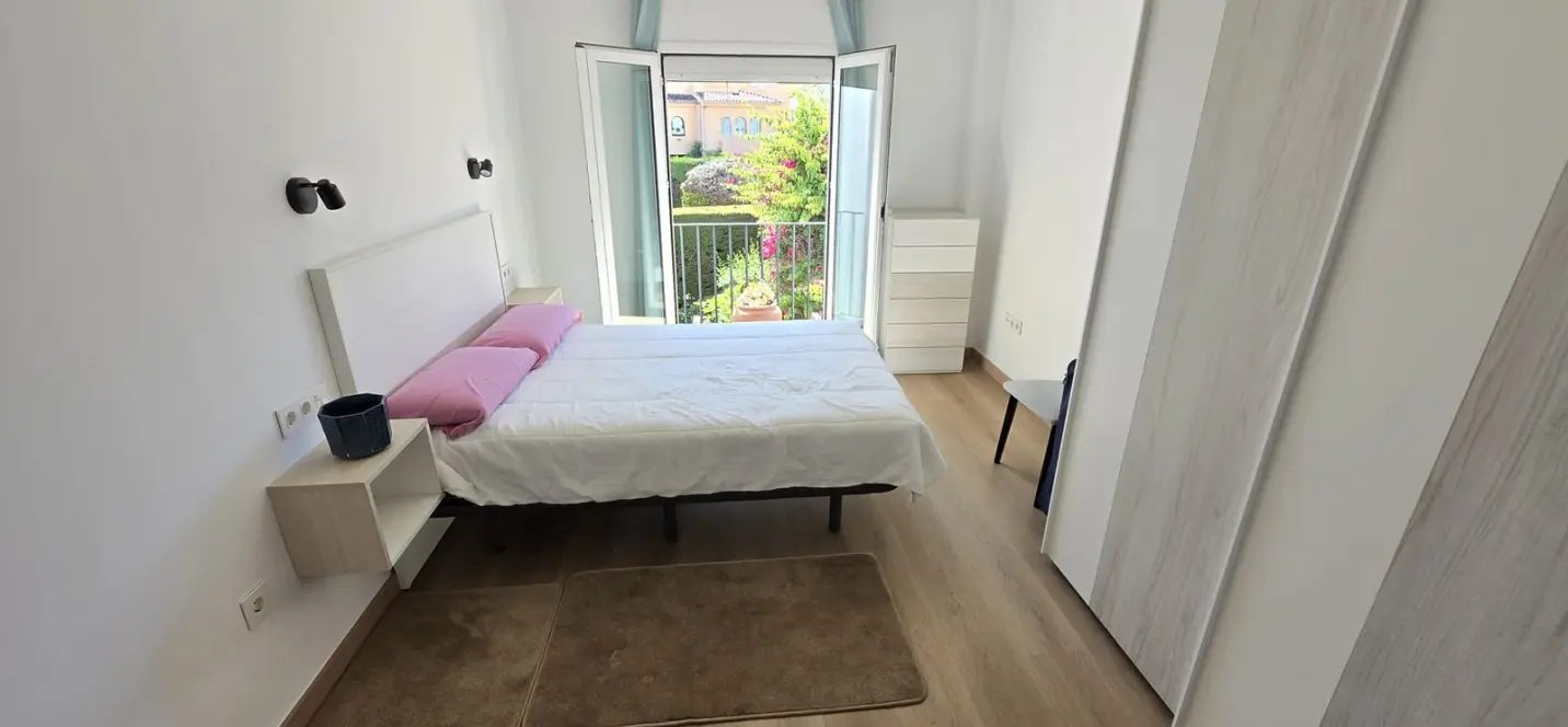 Venta de apartamento en planta media en The Golden Mile 4
