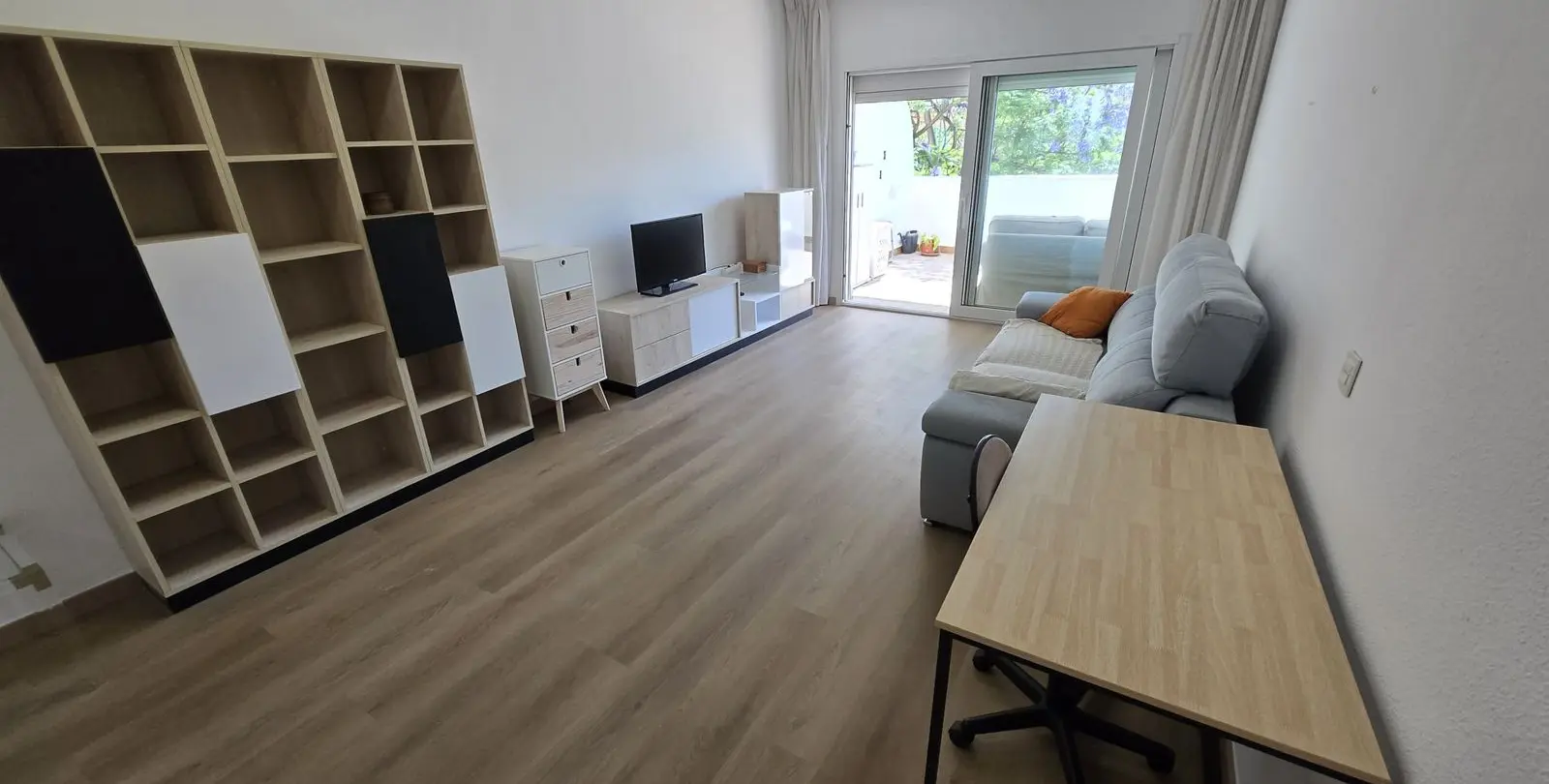 Venta de apartamento en planta media en The Golden Mile 11
