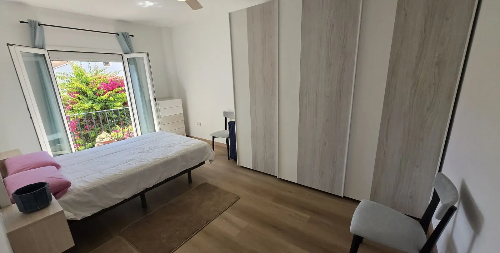 Venta de apartamento en planta media en The Golden Mile 16