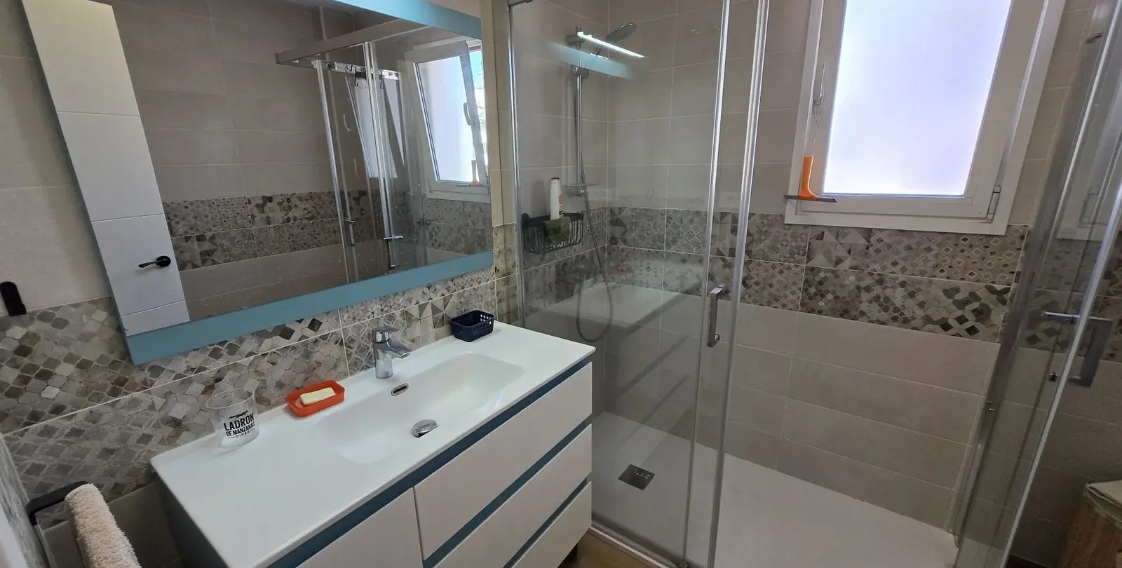 Venta de apartamento en planta media en The Golden Mile 20