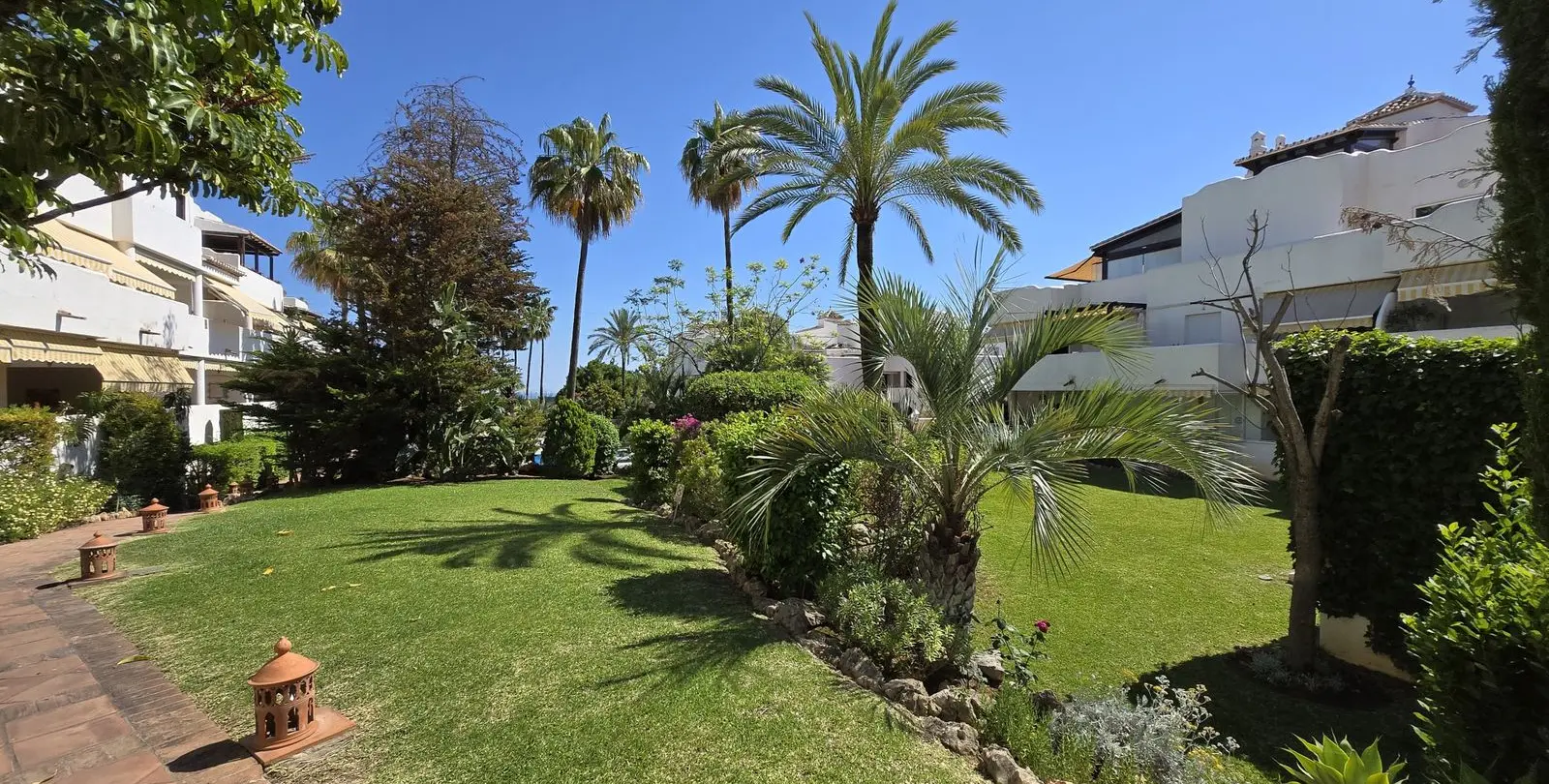 Venta de apartamento en planta media en The Golden Mile 21