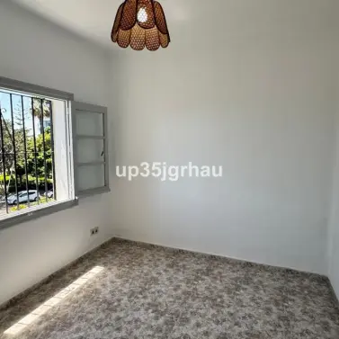 Продажа апартаментов на среднем этаже в Estepona