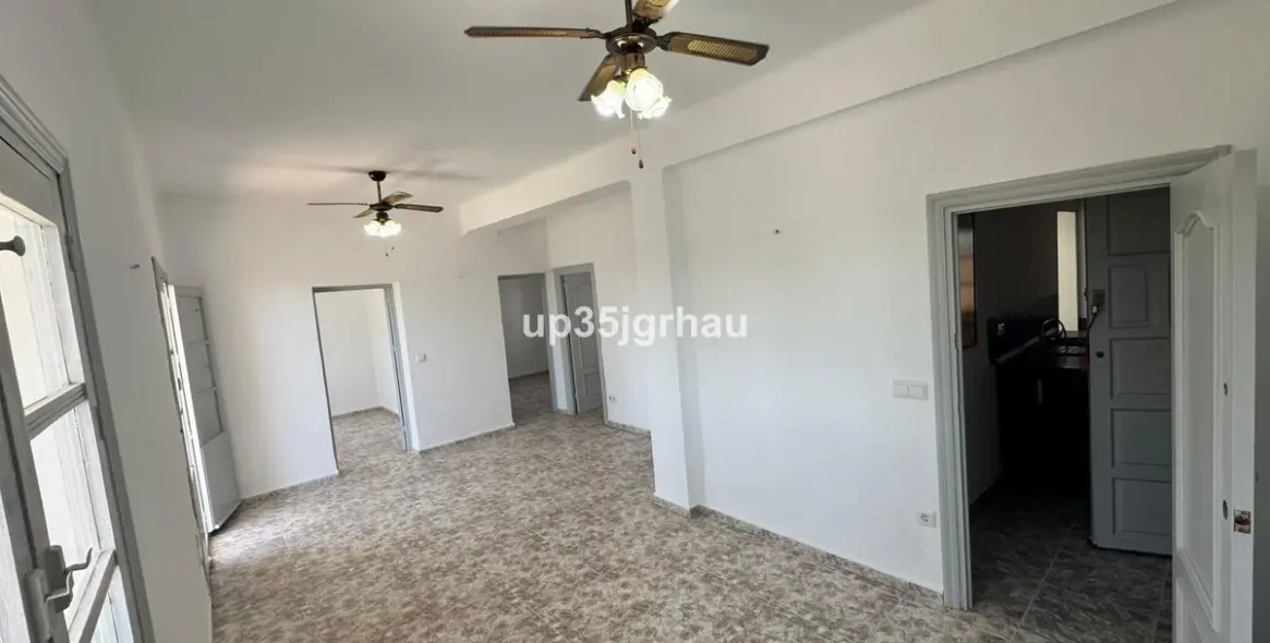 Продажа апартаментов на среднем этаже в Estepona 4