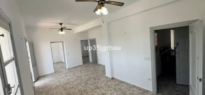 Продажа апартаментов на среднем этаже в Estepona 3