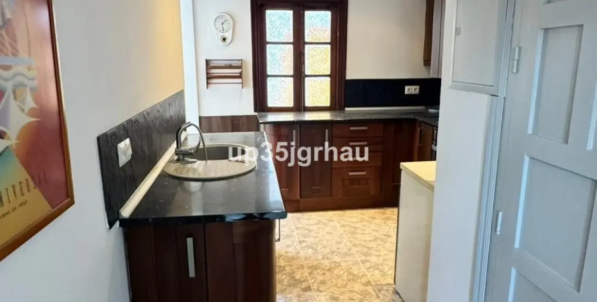 Продажа апартаментов на среднем этаже в Estepona 18